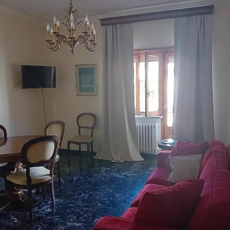 Luzzi Apartament *